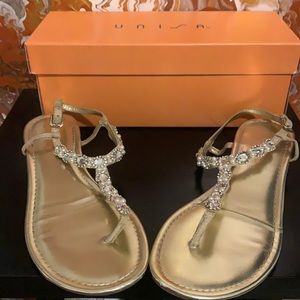 Women’s flat sandals